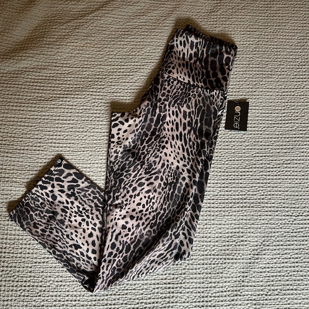 NWT Onzie leggings